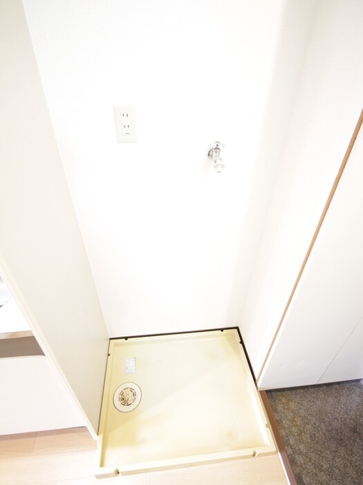 物件内観写真12　(洗濯機置場)