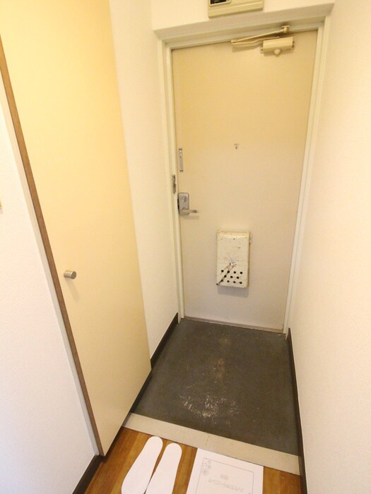 物件内観写真12　(玄関)