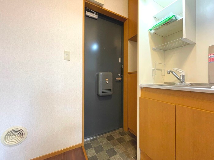 物件内観写真16　(玄関)