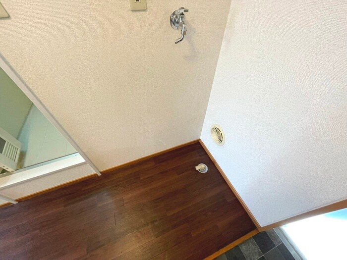 物件内観写真17　(洗濯機置場)