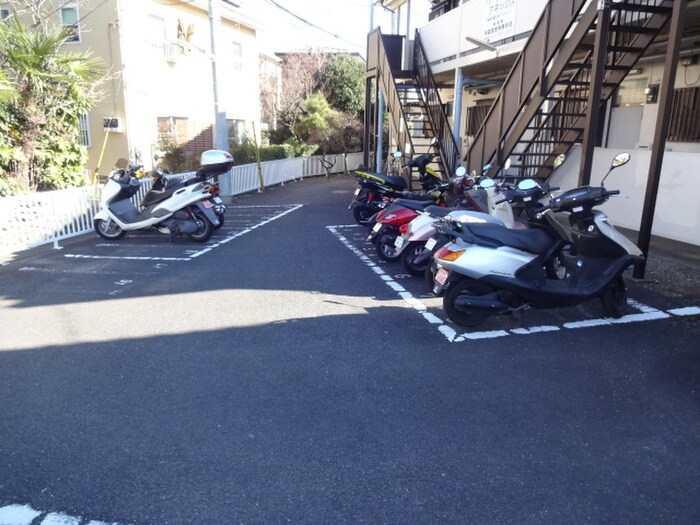 物件外観写真5　(駐輪場)