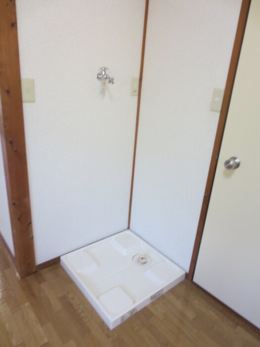 物件内観写真14　(洗濯機置場)