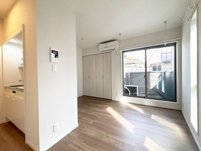 物件内観写真8　(室内からの展望)