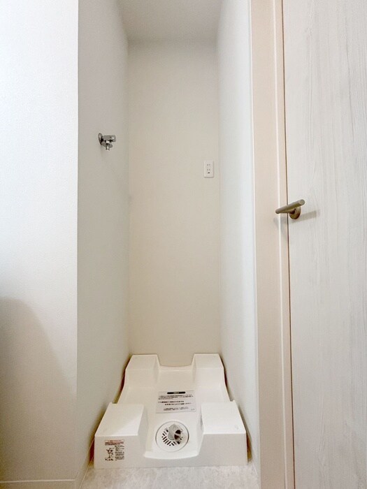 物件内観写真14　(洗濯機置場)