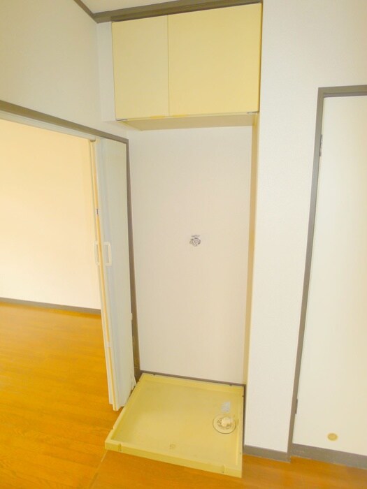 物件内観写真15　(洗濯機置場)