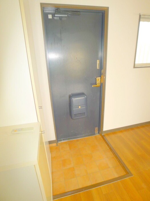 物件内観写真16　(玄関)