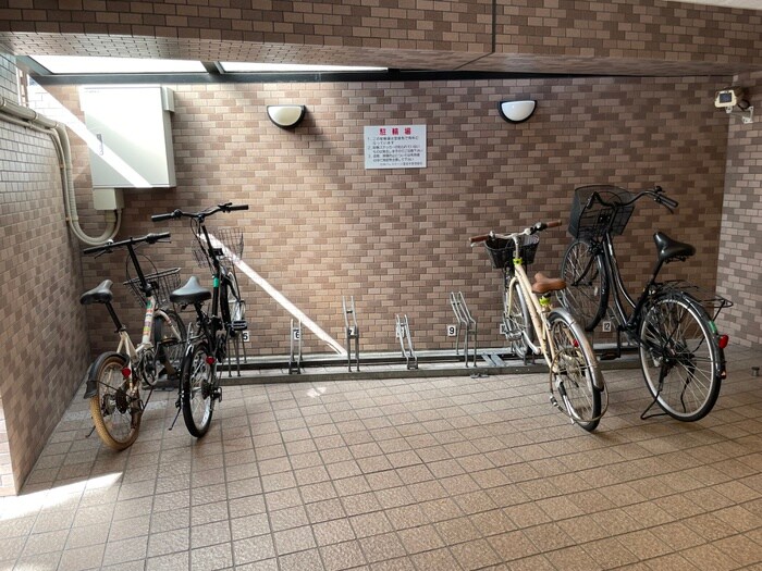 物件外観写真5　(駐輪場)