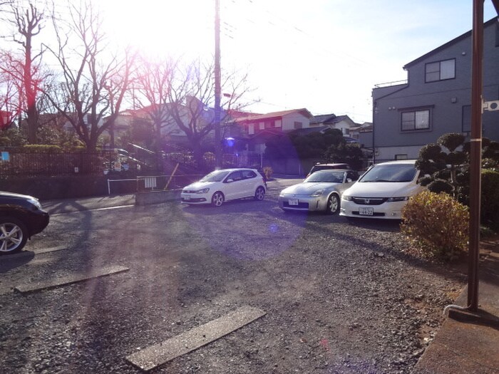 物件外観写真3　(駐車場)