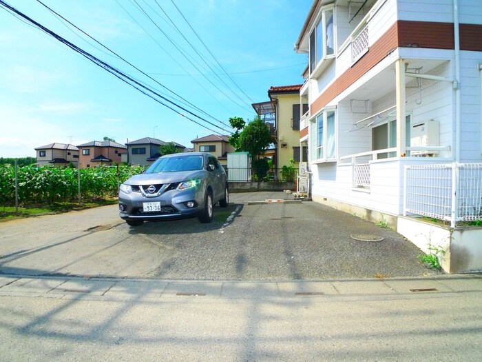 物件外観写真3　(駐車場)