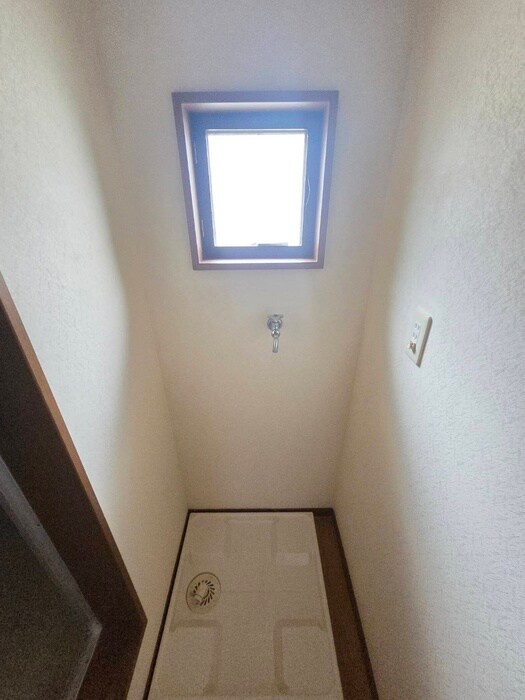 物件内観写真12　(洗濯機置場)