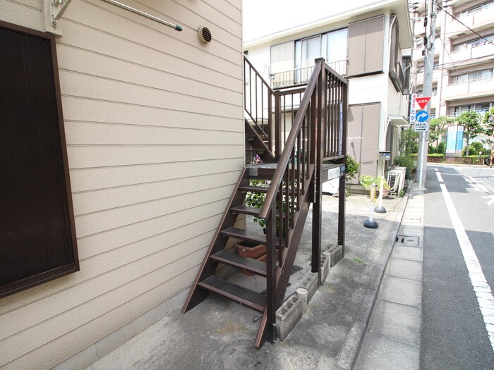 物件外観写真4　(エントランス部分)