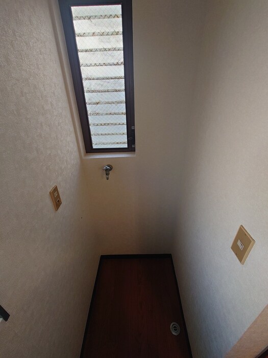 物件内観写真14　(洗濯機置場)