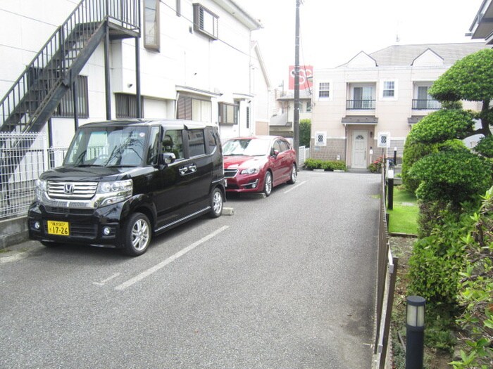 物件外観写真3　(駐車場)