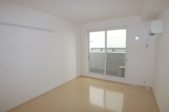 物件内観写真8　(室内からの展望)