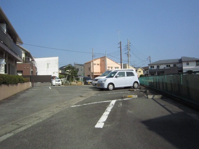 物件外観写真3　(駐車場)