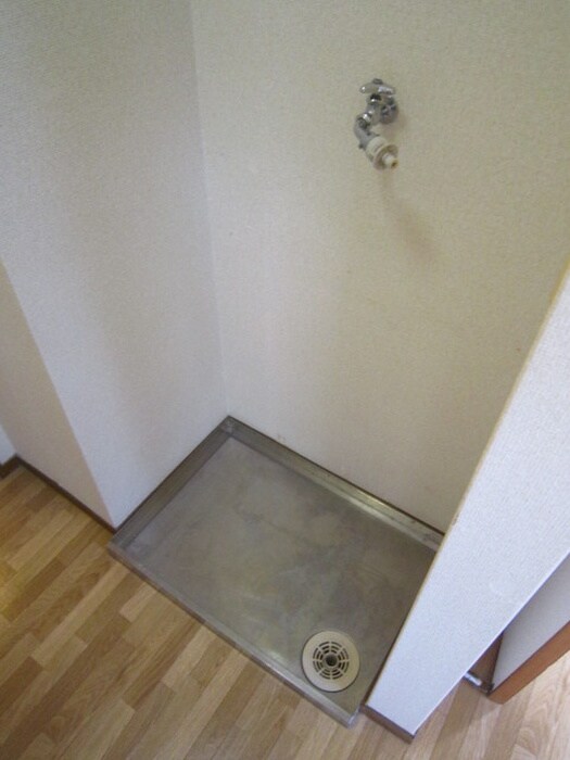 物件内観写真10　(洗濯機置場)