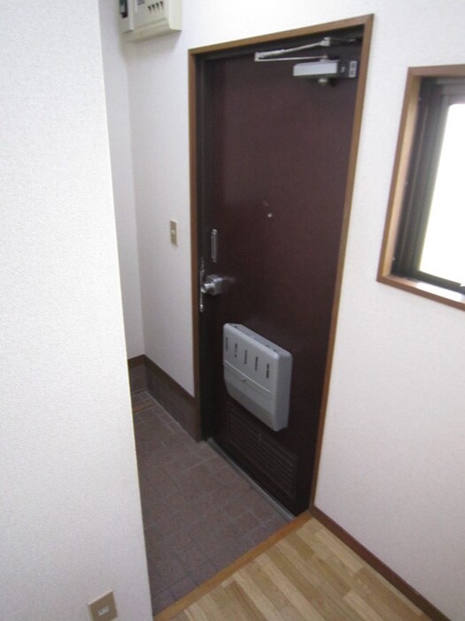物件内観写真12　(玄関)
