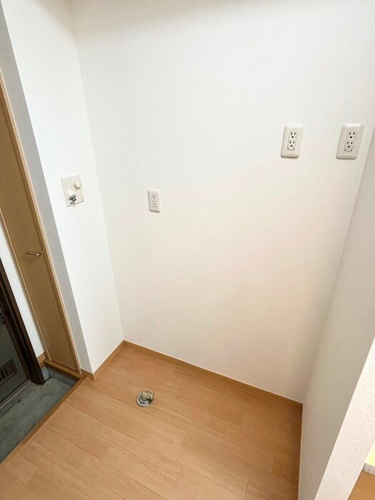 物件内観写真12　(洗濯機置場)