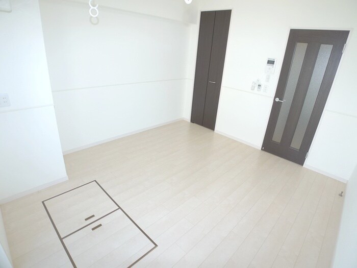 物件内観写真8　(室内からの展望)