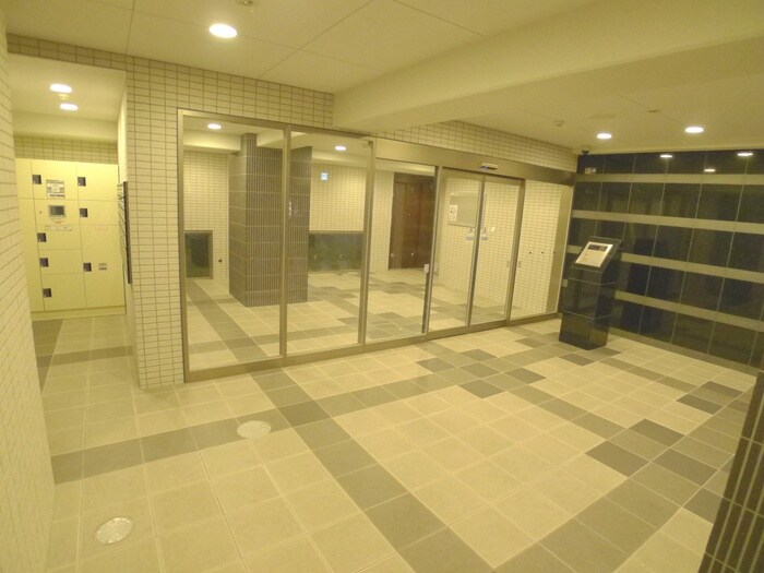 物件外観写真3　(エントランス部分)