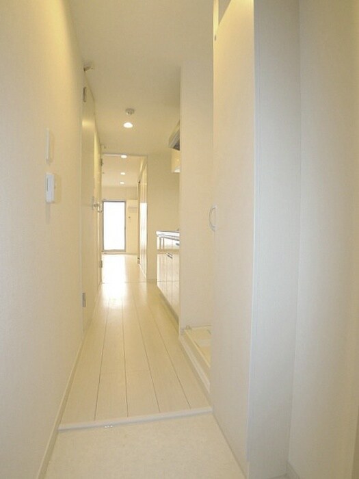 物件内観写真16　(玄関)