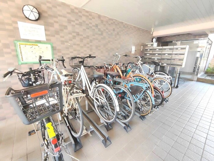 物件外観写真6　(駐輪場)