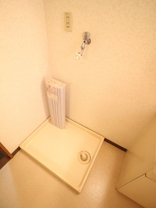 物件内観写真13　(洗濯機置場)