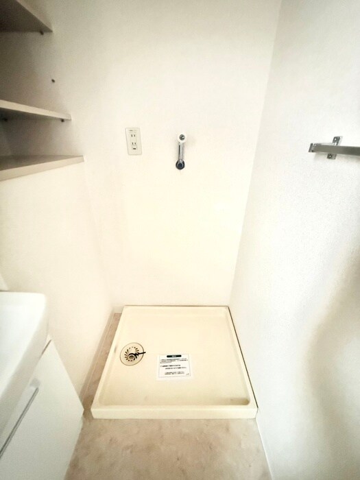 物件内観写真13　(洗濯機置場)