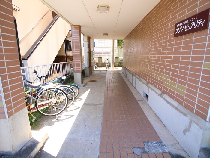 物件外観写真2　(エントランス部分)