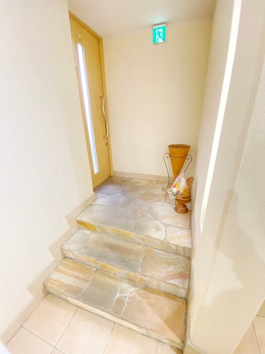 物件外観写真5　(エントランス部分)