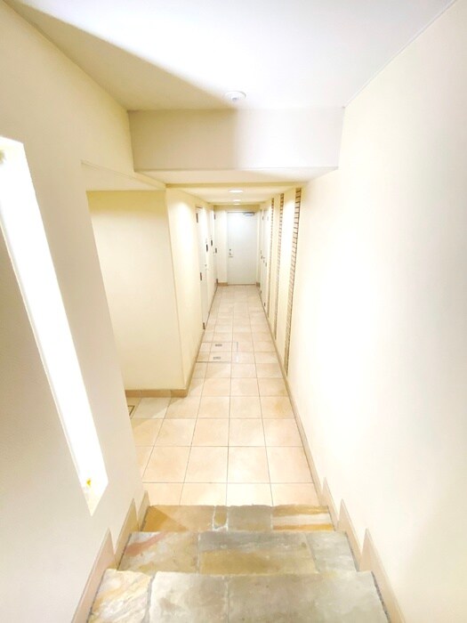 物件外観写真6　(エントランス部分)