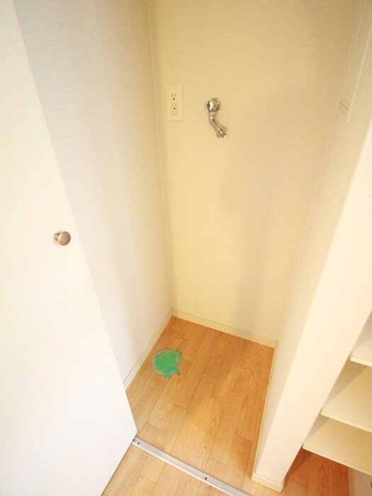 物件内観写真15　(洗濯機置場)