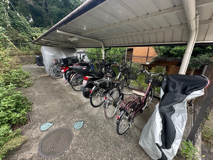 物件外観写真6　(駐輪場)