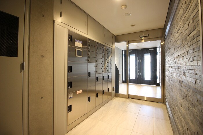 物件外観写真3　(エントランス部分)