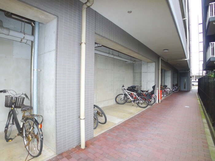 物件外観写真4　(駐輪場)