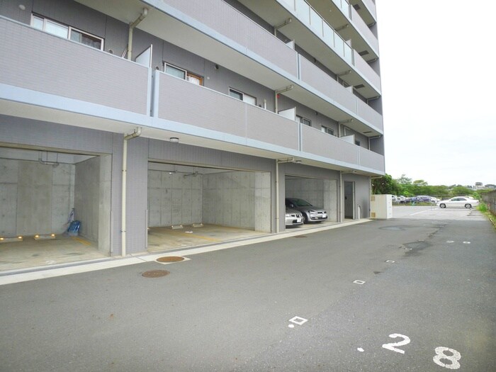 物件外観写真5　(駐車場)