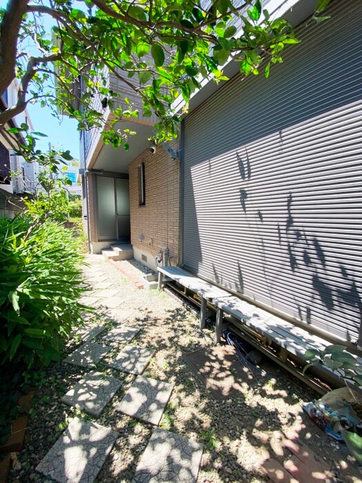 物件外観写真5　(エントランス部分)