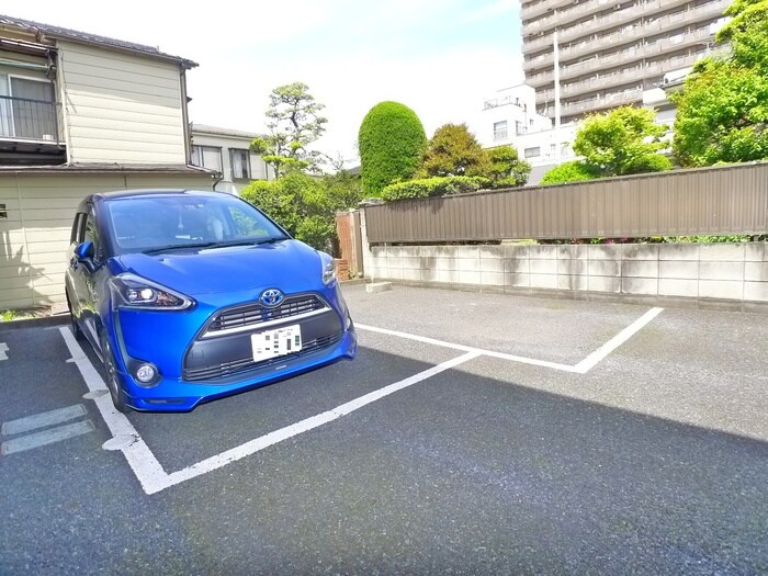 物件外観写真4　(駐車場)