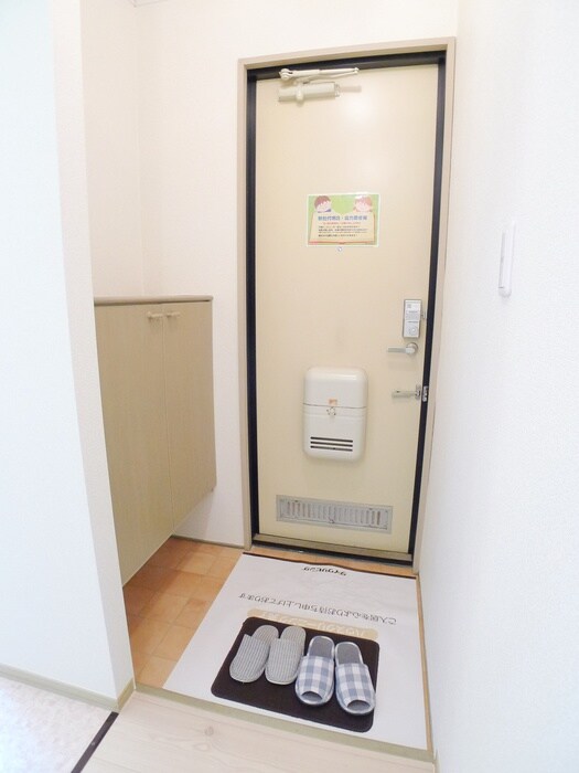 物件内観写真16　(玄関)