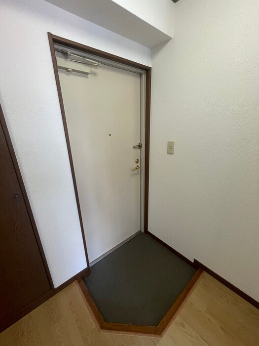 物件内観写真7　(玄関)