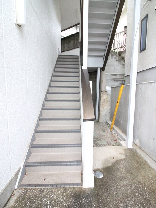 物件外観写真3　(エントランス部分)