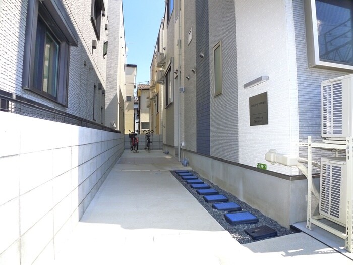 物件外観写真2　(エントランス部分)