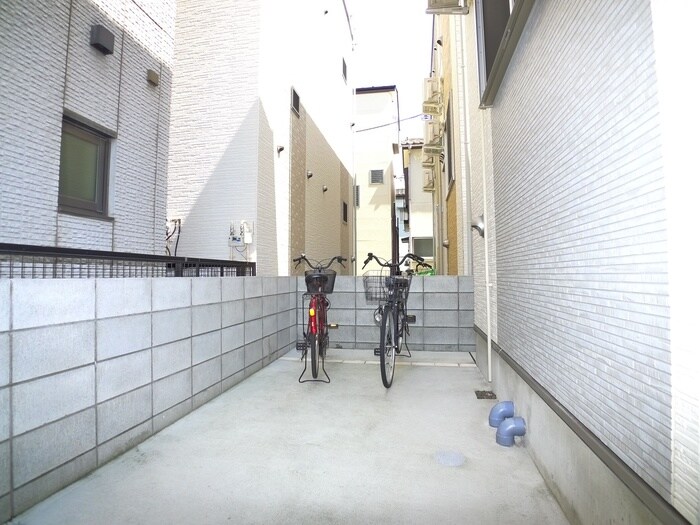 物件外観写真4　(駐輪場)