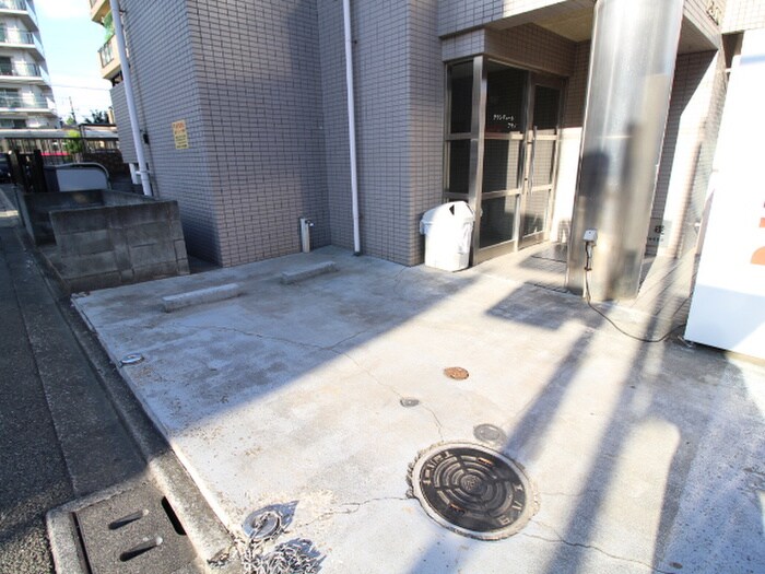 物件外観写真5　(駐車場)