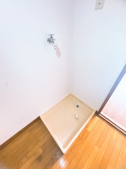 物件内観写真10　(洗濯機置場)