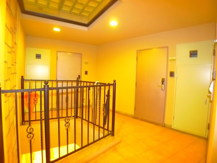 物件外観写真5　(エントランス部分)