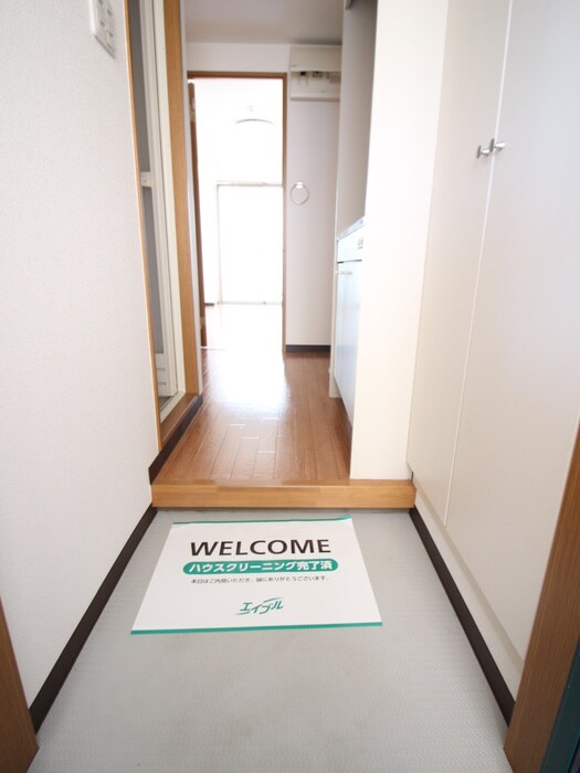 物件内観写真4　(玄関)