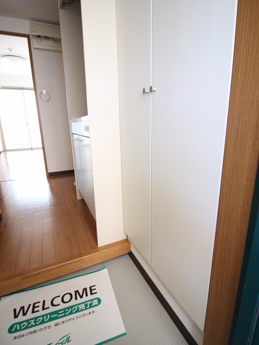 物件内観写真5　(靴箱)