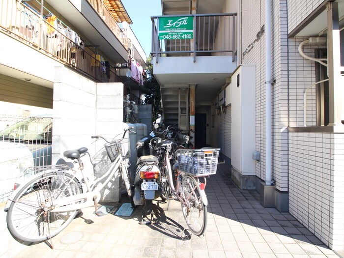 物件外観写真3　(駐輪場)
