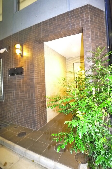 物件外観写真2　(エントランス部分)